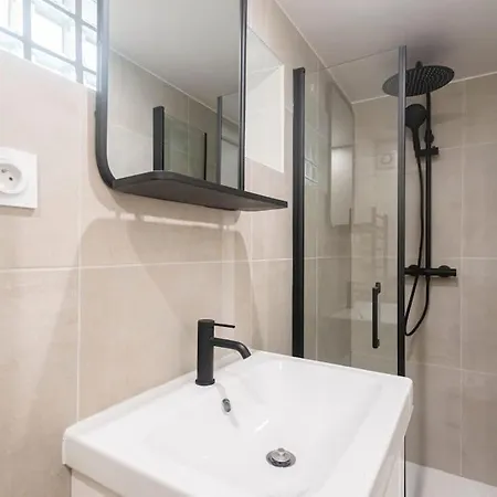 Beautiful In Small House Near Eiffel Tower Apartamento *