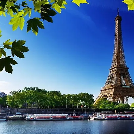 Beautiful Studio In A Small House Near Eiffel Tower