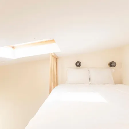 아파트 Beautiful Studio In A Small House Near Eiffel Tower 파리