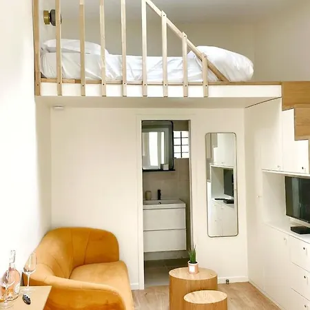 아파트 Beautiful Studio In A Small House Near Eiffel Tower *