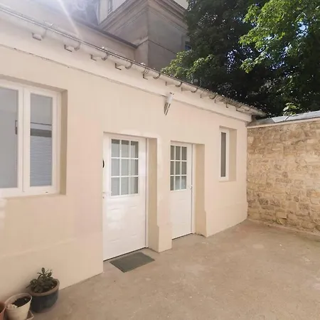 Beautiful In Small House Near Eiffel Tower Appartamento Parigi